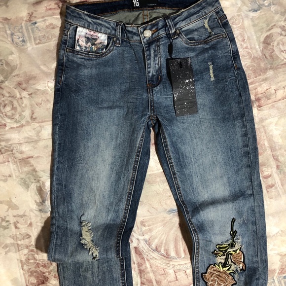 Distressed Stretch Jeans - Picture 2 of 6